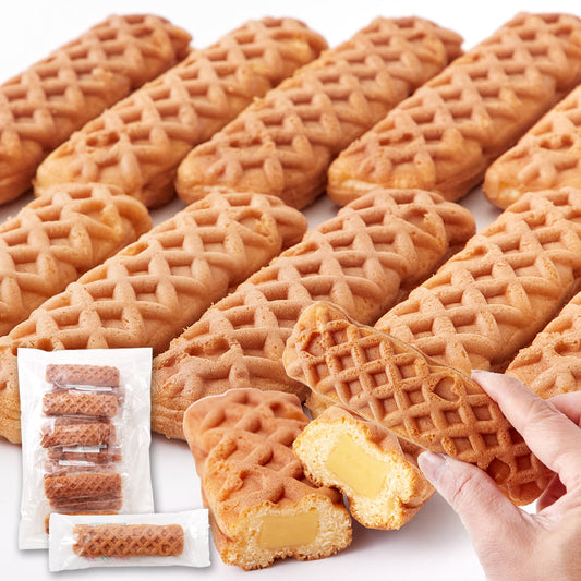 ふわっとしたワッフル生地にカスタード風味クリームがたまらない！クリームinスティックワッフル10本×3